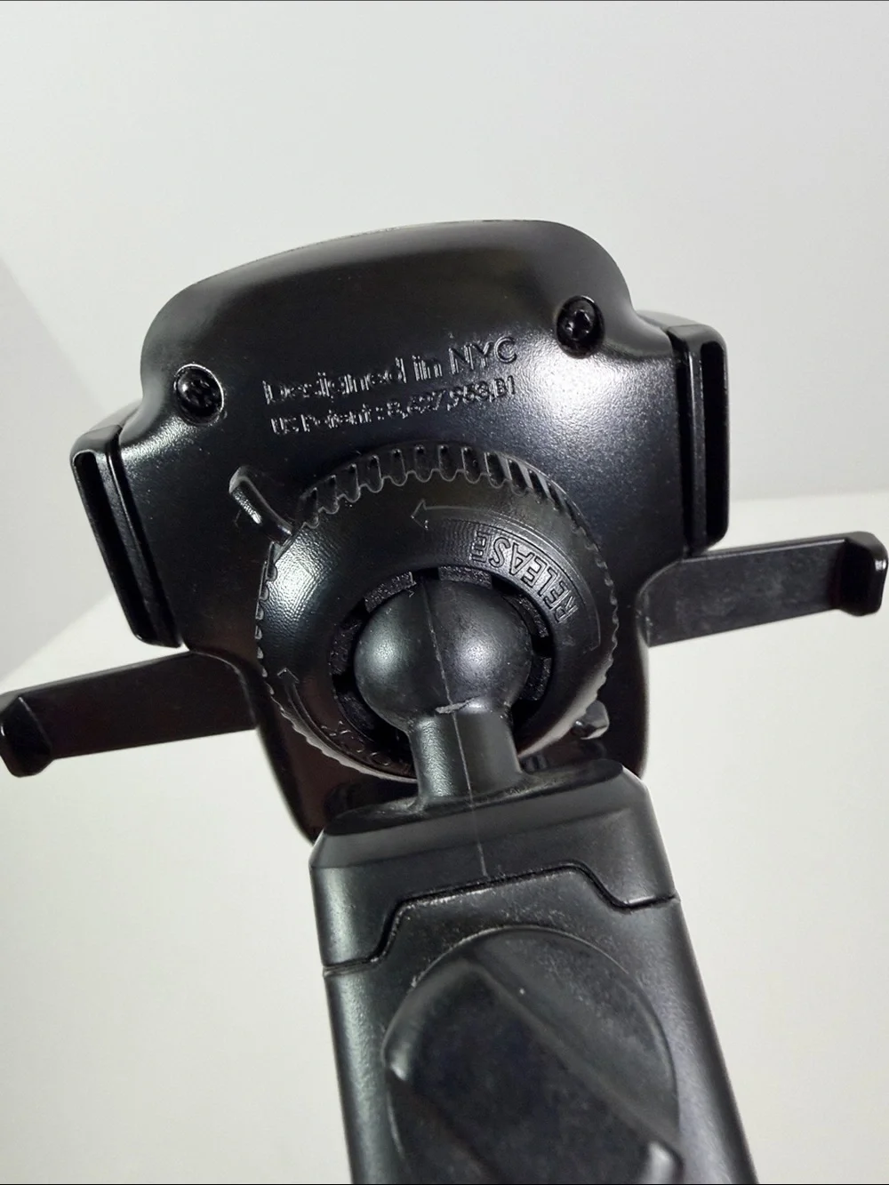 iOttie Universal Car Mount Holder Adjustable Smartphone Dash Windshield Phone